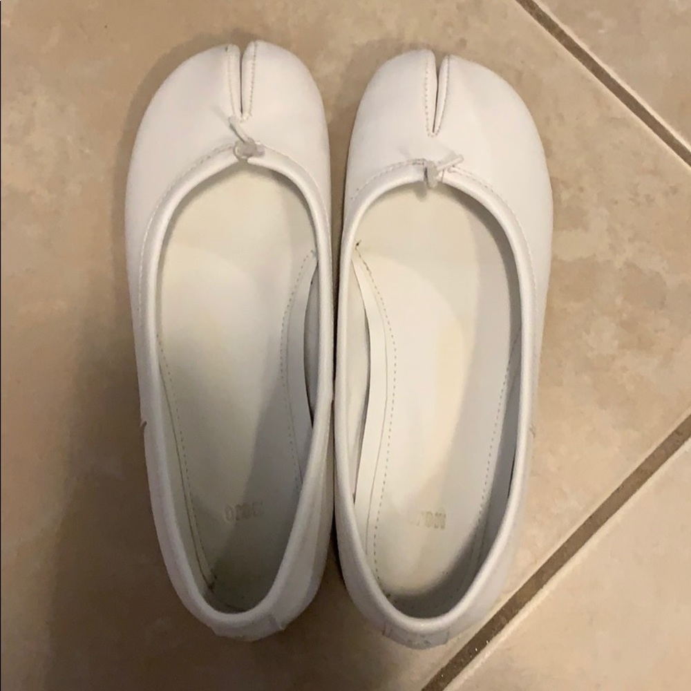 White Tabi Flat Shoes